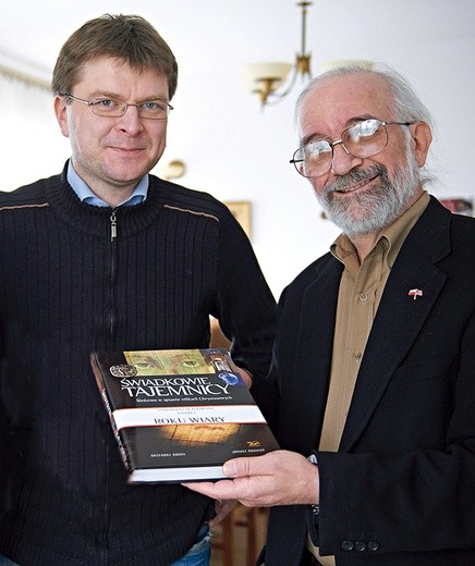 Grzegorz Górny (po lewej) z Barrie Schwartzem, badaczem Calunu Turyńskiego