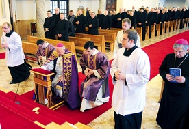 Liturgii w kaplicy radomskiego seminarium przewodniczył  bp Kazimierz Ryczan