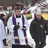  Mimo niesprzyjającej aury uczestników Drogi Krzyżowej nie opuszczało skupienie