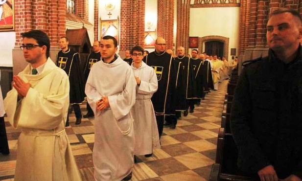 Mszę św. koncelebrowało kilkudziesięciu księży