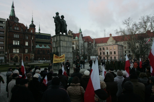 Pomnik "Iwanów" świadkiem manifestacji