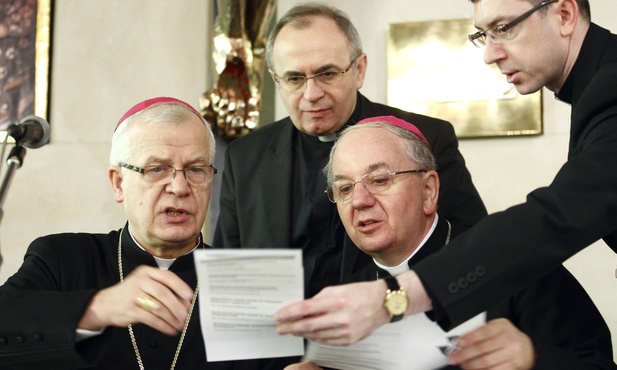 Biskupi o dokumencie bioetycznym i rocznicy Chrztu Polski