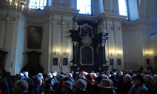 W kościele św. Jana Chrzciciela m.in. poddano konserwacji boczne ołtarze