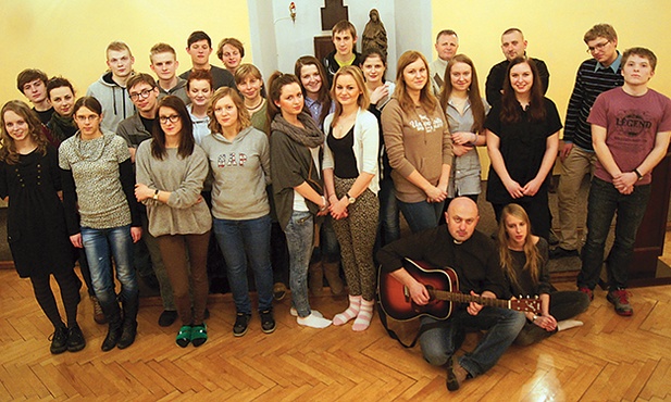  Grupa uczniów z Katolika w Ostródzie podczas rekolekcji w Domu Formacyjnym „Źródło Jakuba”