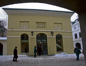 Ulica Dominikańska,  przy której znajduje się wejście do teatru, to jedno z ładniejszych miejsc na lubelskim  Starym Mieście 