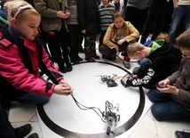 Zawody robotów na warszawskiej Politechnice
