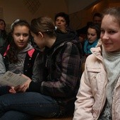 Uczniowie szkół gimnazjalnych i ponadgimnazjalnych spotkali się w weekend na rekolekcjach Szkolnych Kół Caritas