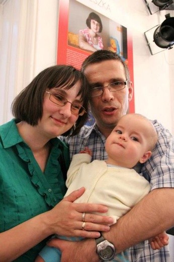 Agnieszka i Artur Nowaccy mają dwie córeczki, choć lekarze ostrzeg matka ciążę może przypłacić utratą wzroku i słuchu