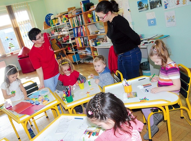  Specjaliści chętnie odpowiadali na pytania rodziców