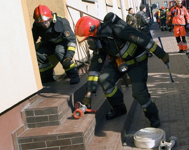 Ćwiczenia strażackie w Karlinie