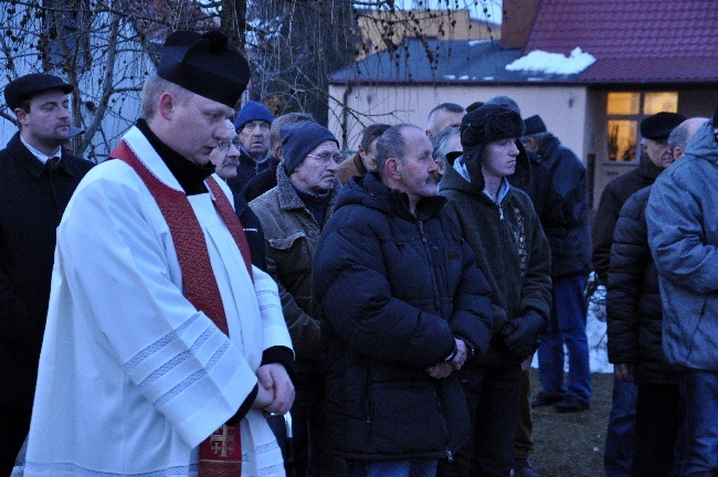 Bezdomni na krzyżowej drodze 