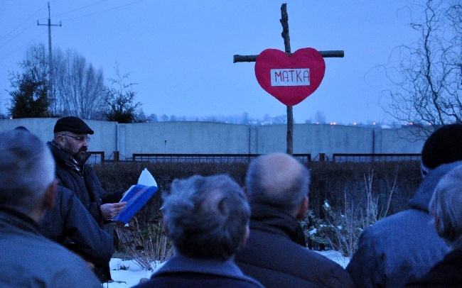 Bezdomni na krzyżowej drodze 