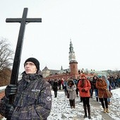 Tylko najwytrwalsi rozważali mekę Pańską na jasnogórskich wałach