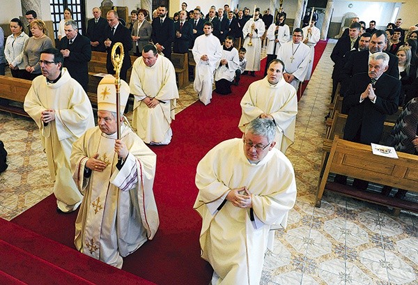 Bp Henryk Tomasik przewodniczył liturgii, w trakcie której dziękowano Bogu za wybór nowego papieża