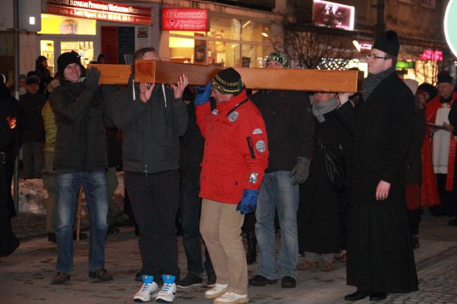 Tłumy gdynian na Drodze Krzyżowej