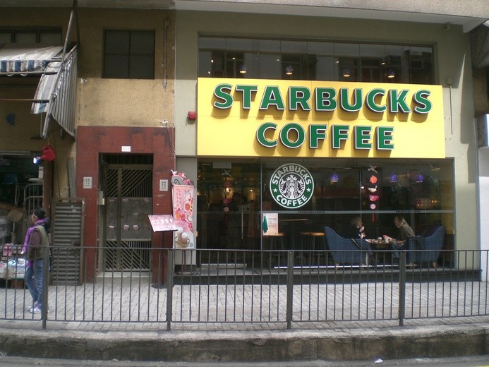 Starbucks: nie wycofujemy poparcia dla homomałżeństw