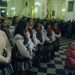 Żywy folklor na Rezurekcji w opoczyńskiej kolegiacie