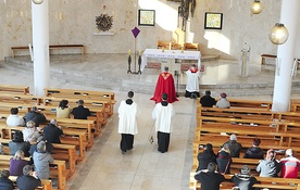  Spotkanie z żyjącymi w związkach niesakramentalnych zakończyła adoracja Najświętszego Sakramentu