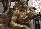 Św. Michał Archanioł pokonujący diabła – rzeźba z katedry  w Brukseli