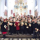 Wyróżnieni w tym roku darczyńcy  i wolontariusze Caritas diecezjalnej