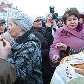  Tradycyjne przywitanie na polskiej ziemi – chlebem i solą