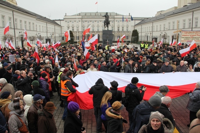 Obchody smoleńskie na Krakowskim Przedmieściu