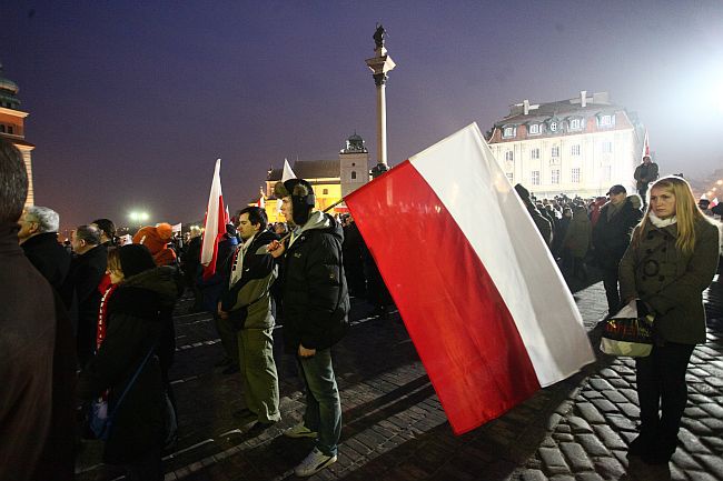 Rocznica smoleńska: w drodze pod pałac