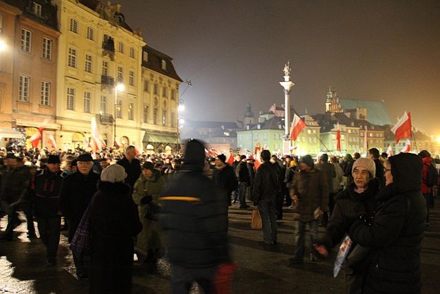 Smoleńska rocznica: pochód tysiąca flag