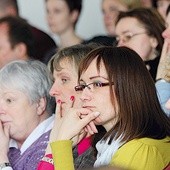  Wszyscy z uwagą słuchali prelekcji ks. Pawła Maciejewskiego