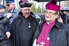  Wśród uhonorowanych w Gorzowie Wlkp. medalami Pro Patria znaleźli się m.in. bp Stefan Regmunt i ks. prałat Witold Andrzejewski, kapelan gorzowskiej Rodziny Katyńskiej