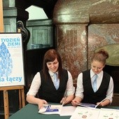  W Muzeum Górnictwa Węglowego przy organizacji Tygodnia Ziemi pomagały uczennice technikum hotelarstwa z Zabrza