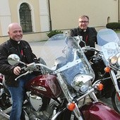 Organizatorzy Diecezjalnej Pielgrzymki Motocyklistów do Rokitna: ks. Jarosław Zagozda (z lewej) i ks. Piotr Franek