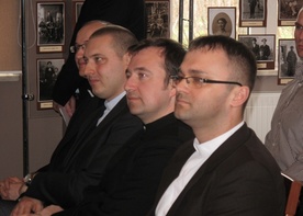 Pomysłodawcą i współorganizatorem konferencji w Zakrzewie był ks. mgr Wojciech Wojtyła (z prawej)