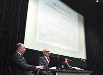  Jacek Sapa i Ireneusz Jabłoński przedstawili projekt ustawy na spotkaniu w Koszalińskiej Bibliotece Publicznej 