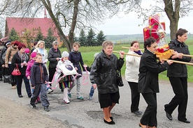 Pielgrzymi wyruszyli z kościoła w Roszkowej Woli