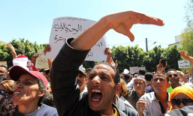 Islamiści demonstrują w wielu miastach Tunezji