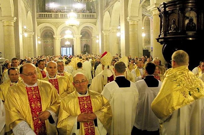 43. synod płocki rozpoczął się w katedrze płockiej 14 października ubiegłego roku