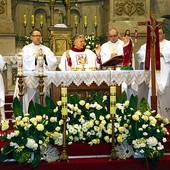   Eucharystii przewodniczył bp Henryk Tomasik. Koncelebrowali ją księża: (od lewej) Andrzej Tuszyński, Jacek Kucharski, Mariusz Wincewicz i Krzysztof Rusiecki