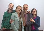 Mariola i Piotr Wołochowiczowie razem z córką Magdaleną i synem Ireneuszem. Na zdjęciu brakuje starszego z synów Daniela,  który jest w podróży poślubnej
