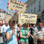  Marsz niepełnosprawnych ulicami miasta