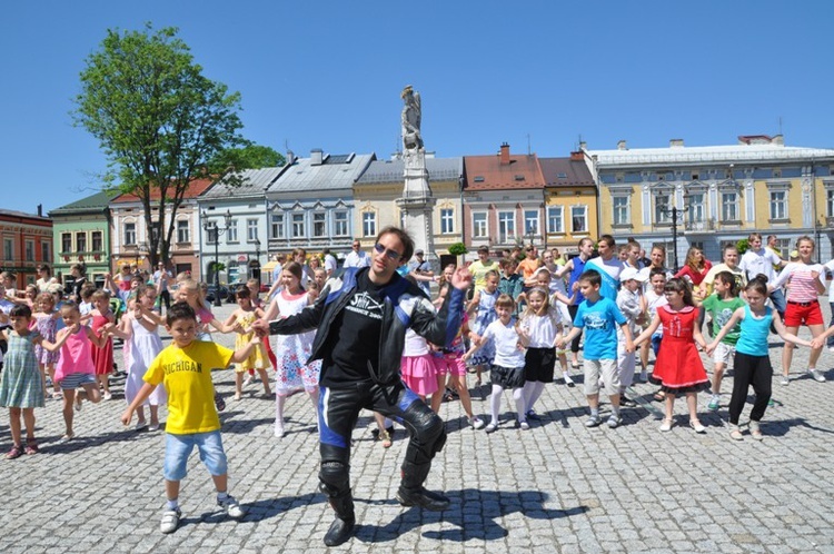 Taniec wielkanocny w Brzesku