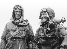 Sir Edmund P. Hillary (z lewej) i Sardar Tenzing Norgay miesiąc po zdobyciu najwyższego szczytu Ziemi