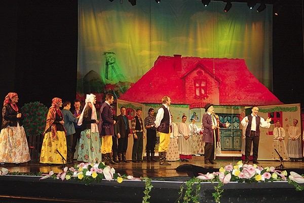  Przedstawieniem „Wesele na Górnym Śląsku”, w wykonaniu Zespołu Pieśni i Tańca „Śląsk”, rozpoczęły się tegoroczne obchody MŚR