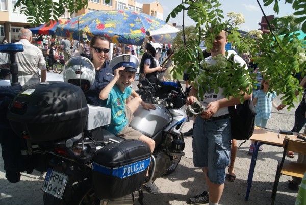 Pokaz żyrardowskiej policji przyciągnął dzieci z rodzicami