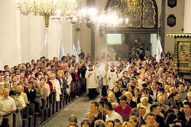  Różne wspólnoty przeżywały w jedności Eucharystię w bazylice Mariackiej 