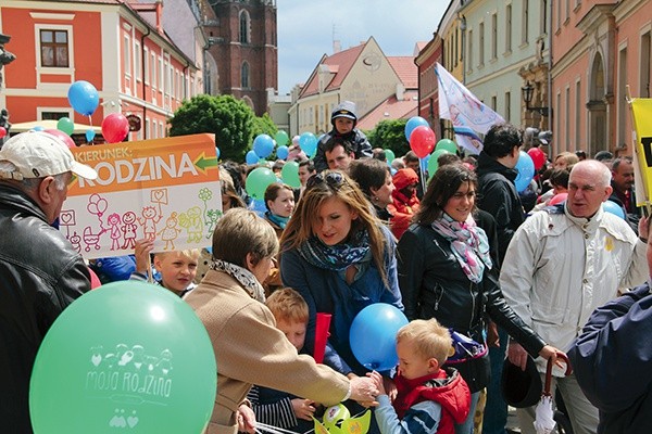 „Kierunek: Rodzina”  – to przesłanie tegorocznych marszów w całej Polsce