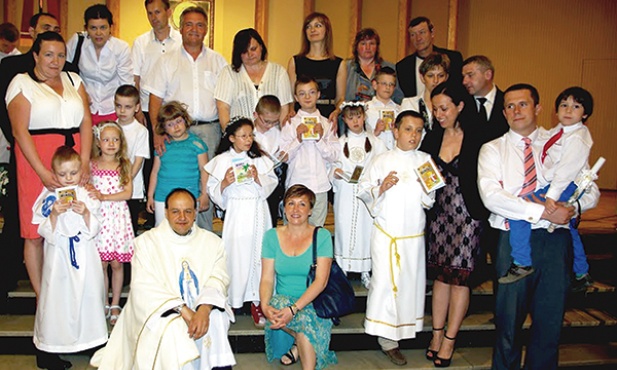 Dzieci z SP nr 37 przyjęły I Komunię w kościele NMP Królowej Różańca Świętego na Przymorzu