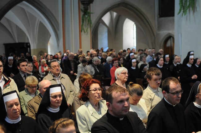 Adoracja w łączności z papieżem