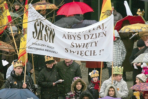 – Idea ruchu nie opiera się tylko na zmianie prawa, lecz na pokazaniu katolikom, że warto niedzielę i święta spędzać z Bogiem – tak jak podczas Orszaku Trzech Króli