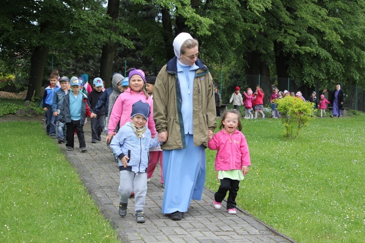 Dom i przedszkole w Hałcnowie